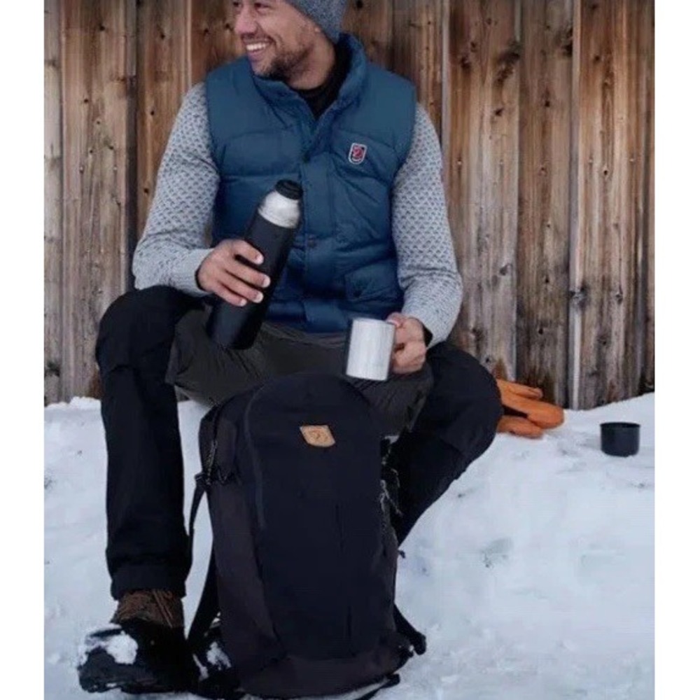 Fjallraven Expedition Men's Navy Blue Goose Light Down Puffer Vest Small